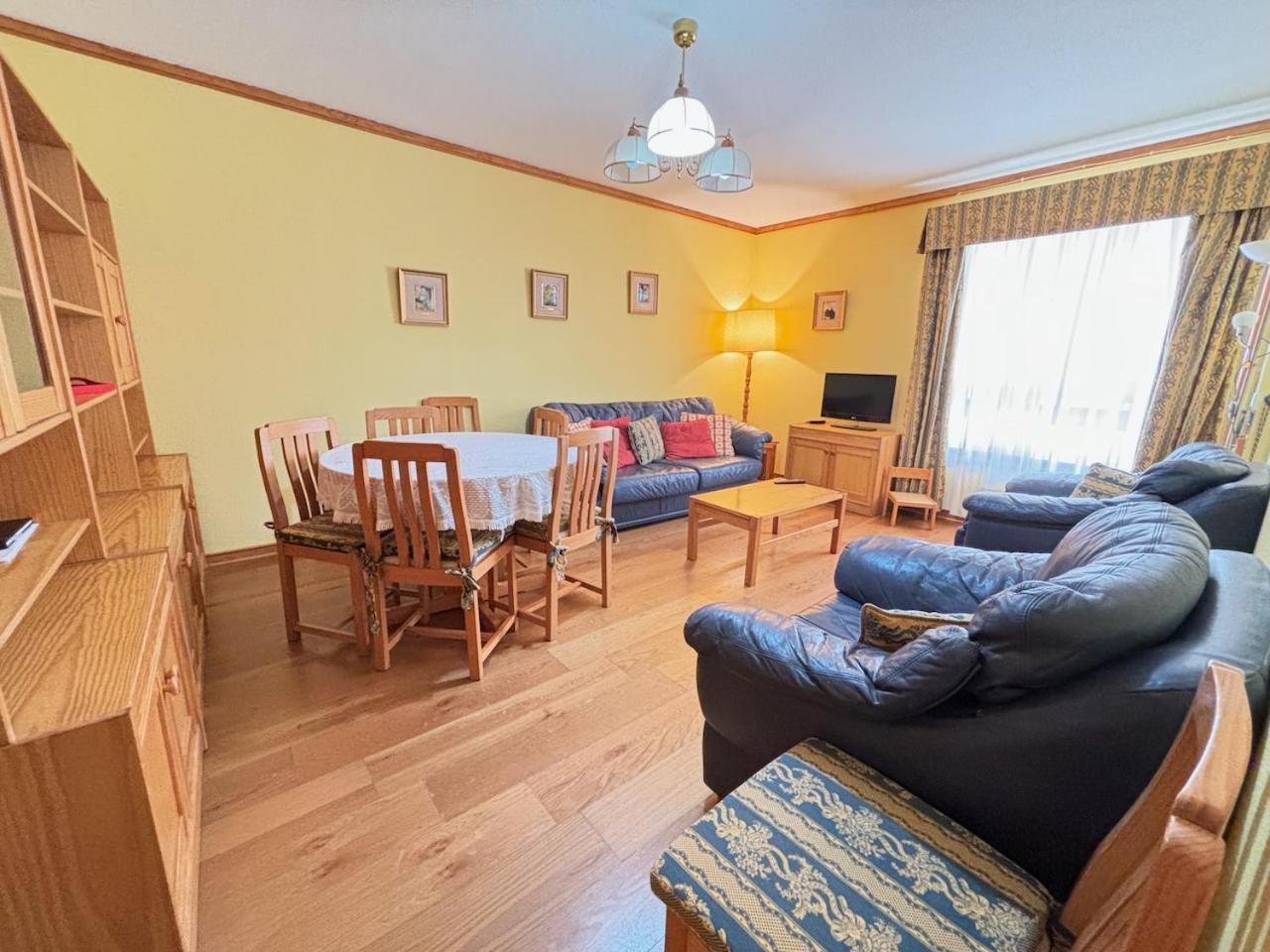 Two Bedroom Apartment Near Beach And Casino Figueira da Foz Luaran gambar