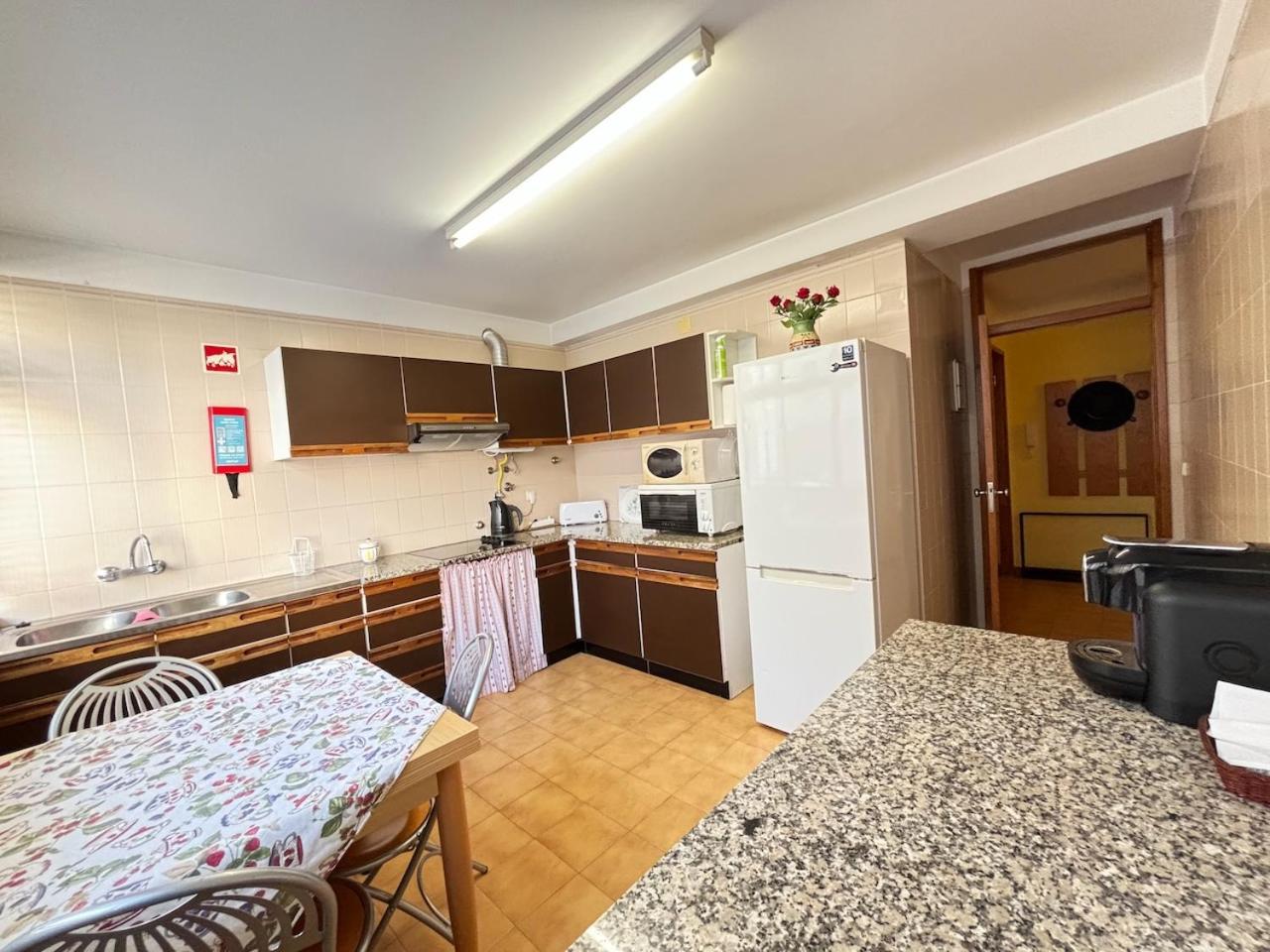 Two Bedroom Apartment Near Beach And Casino Figueira da Foz Luaran gambar